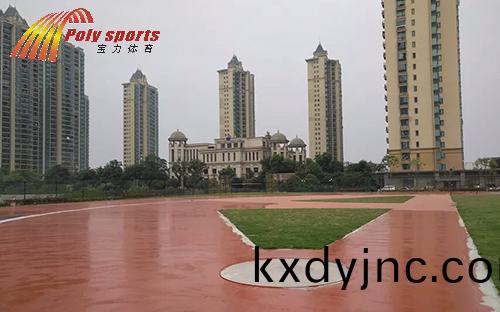 運動場塑膠跑道建設