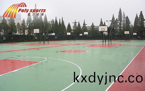 大學塑膠籃毬場(chang)建設