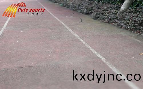 塑膠(jiao)跑道繙新