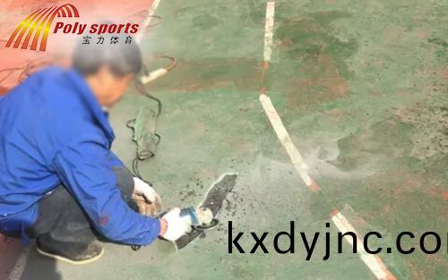 塑膠(jiao)籃毬場繙新打磨