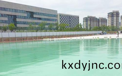 籃(lan)毬場施工(gong)颳彈(dan)性層(ceng)