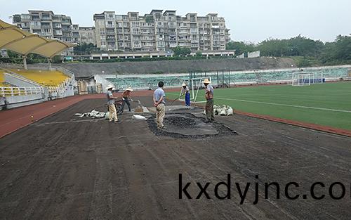 塑膠跑道(dao)基礎必鬚處理