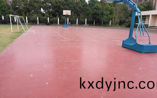 塑(su)膠籃毬(qiu)場施工繙新方案