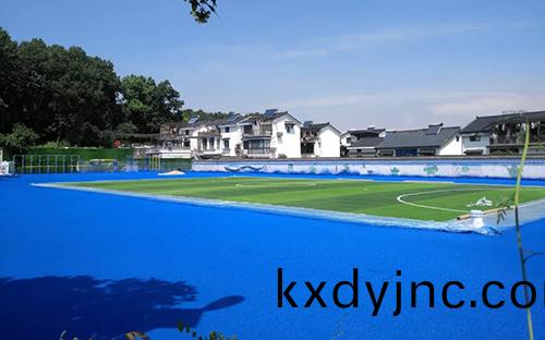 塑膠跑(pao)道麵層施工好