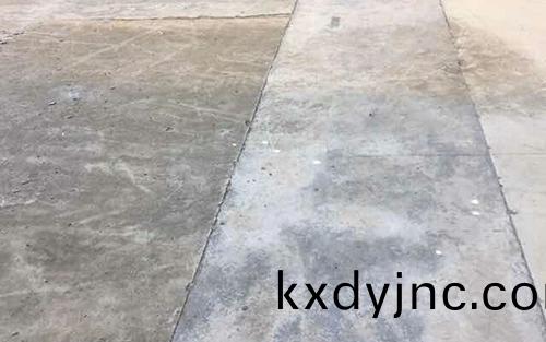 塑膠籃毬場施工水(shui)泥基礎