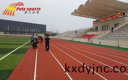 塑膠跑道標線精(jing)準度(du)測量