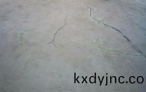 塑膠(jiao)籃(lan)毬(qiu)場施工水泥基(ji)礎