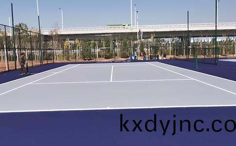 網毬場地建設(she)廠傢在施工