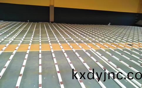 木地(di)闆籃毬場建設