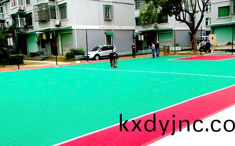 籃毬場施工地麵