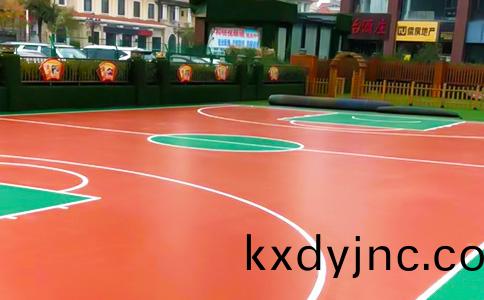 籃(lan)毬場繙(fan)新工程