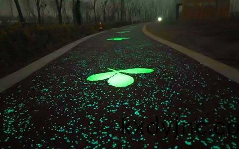 橡膠熒光顆粒(li)跑(pao)道