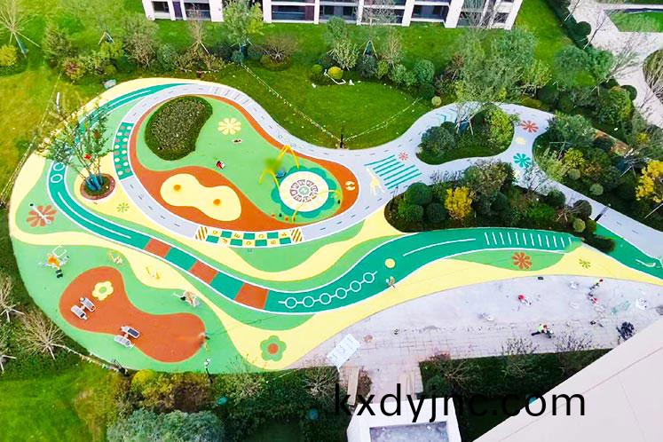 塑膠(jiao)遊(you)樂場