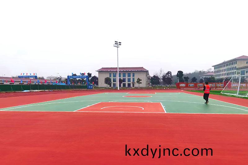 白天籃毬場地(di)