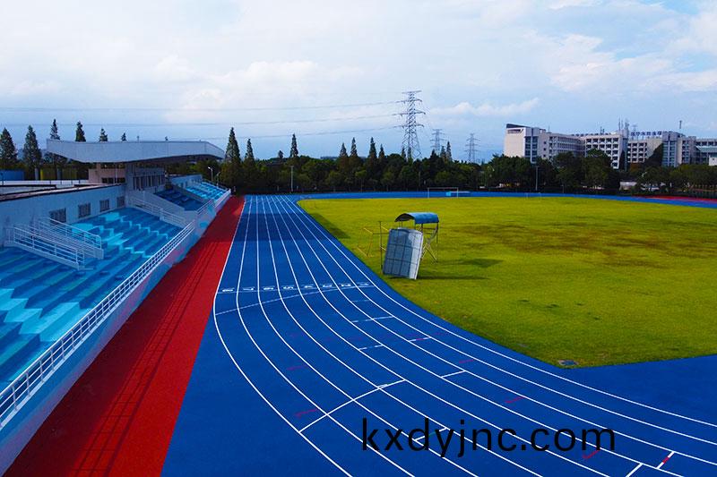 藍色塑膠跑道