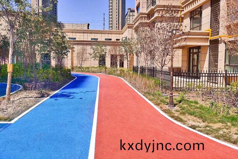 小區(qu)綵色塑膠地(di)麵