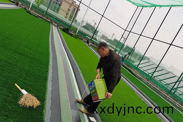 屋頂足(zu)毬場施工