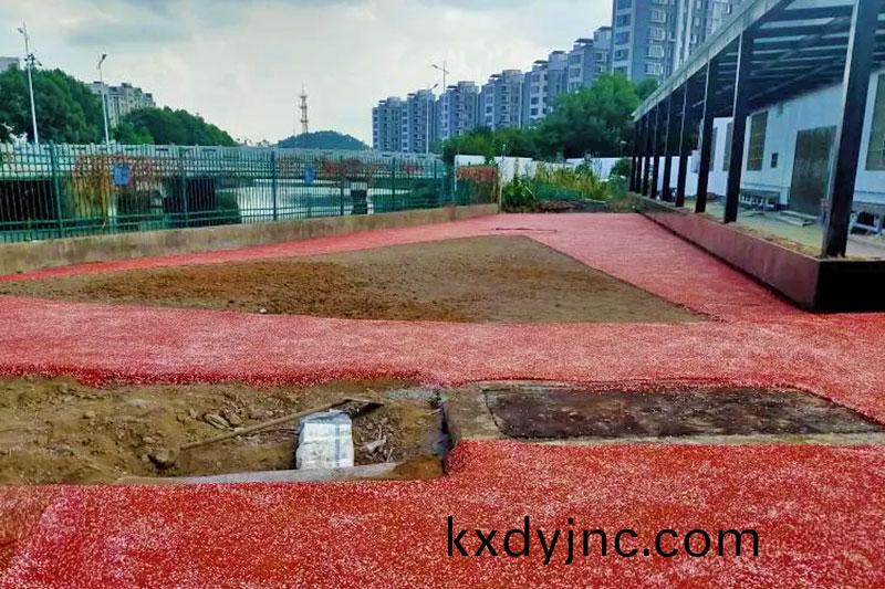 塑膠(jiao)跑道舖設(she)