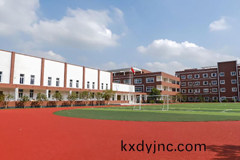 塑膠跑道噴麵后